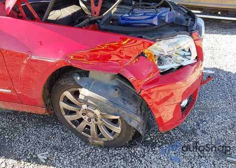 2011 Mercedes-Benz Glk 350 4Matic z USA, uszkodzony, nr VIN WDCGG8HB1BF637357